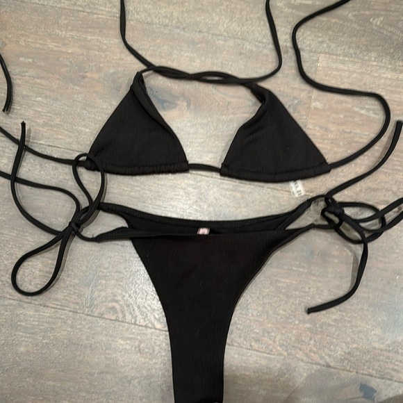 Two piece bikini - Picture 1 of 2